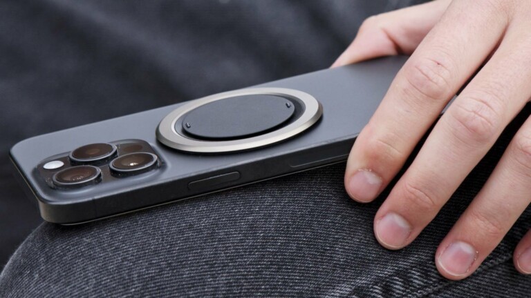 ohsnap 4 Luxe ultra-thin phone grip uses aerospace grade aluminum for a premium feel